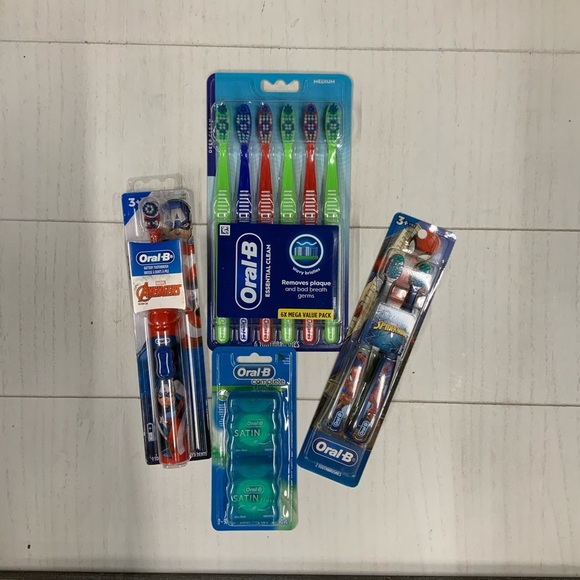 NWT Oral Bundle Oral B toothbrushes Avengers Spider-Man - Picture 1 of 6